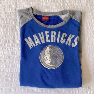 Mavericks sweatshirt with cute logo in the front